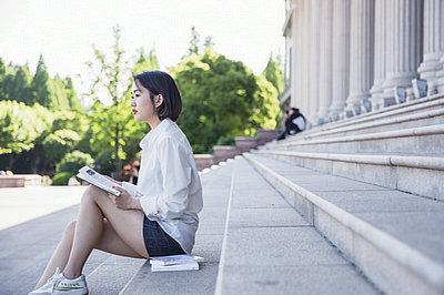 ?？颇軋?bào)考在職研究生嗎？